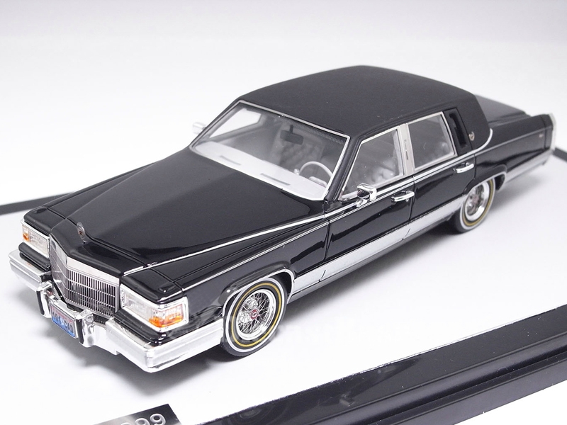 Масштабный автомобиль. Cadillac Brougham 1:43. Model Cadillac Deville 1 43. Кадиллак модель 1991. Масштабные модели Кадиллак.